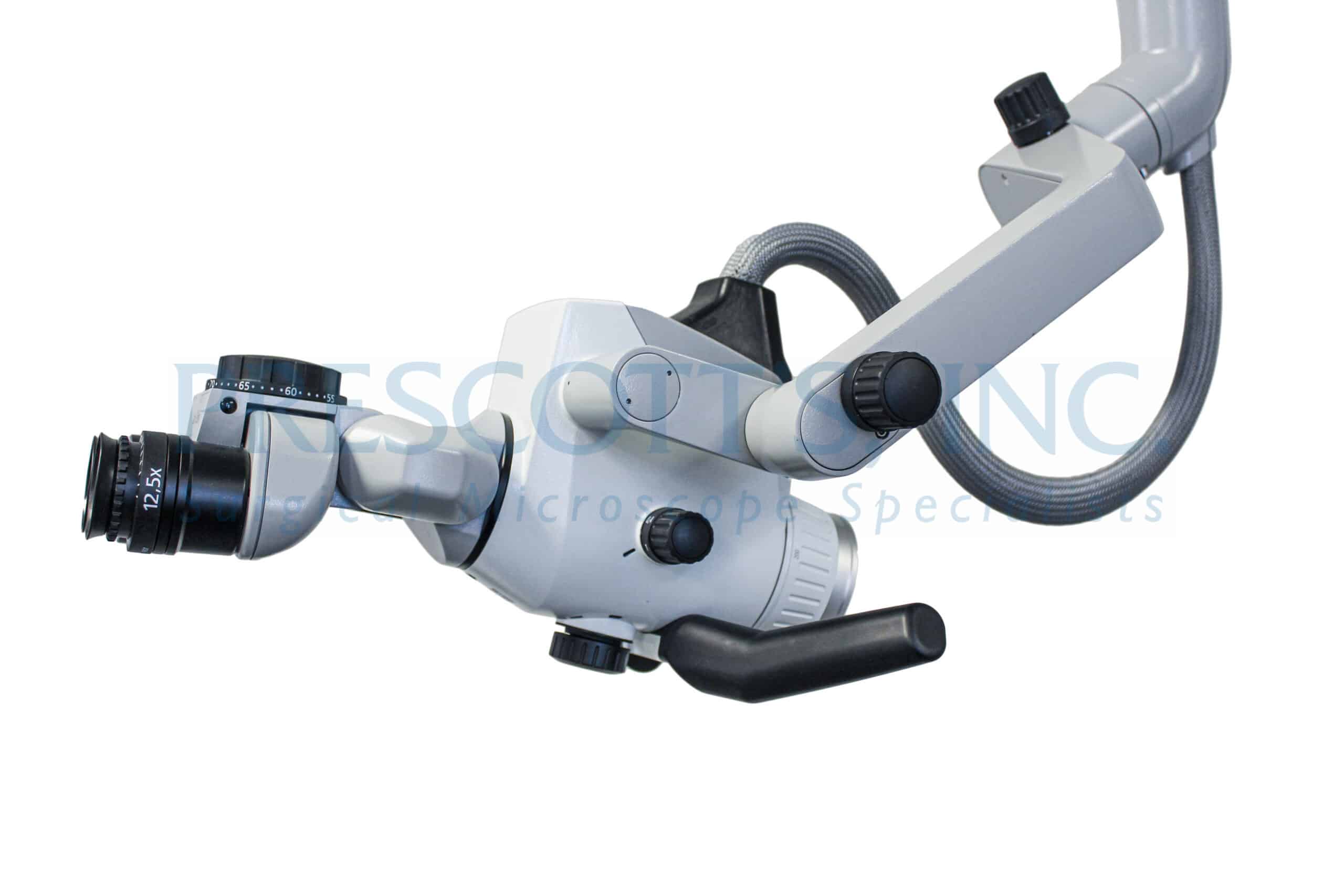 مجهر Zeiss Extaro 300 الجراحي لعلاج العصب في عيادات أكوا دنت